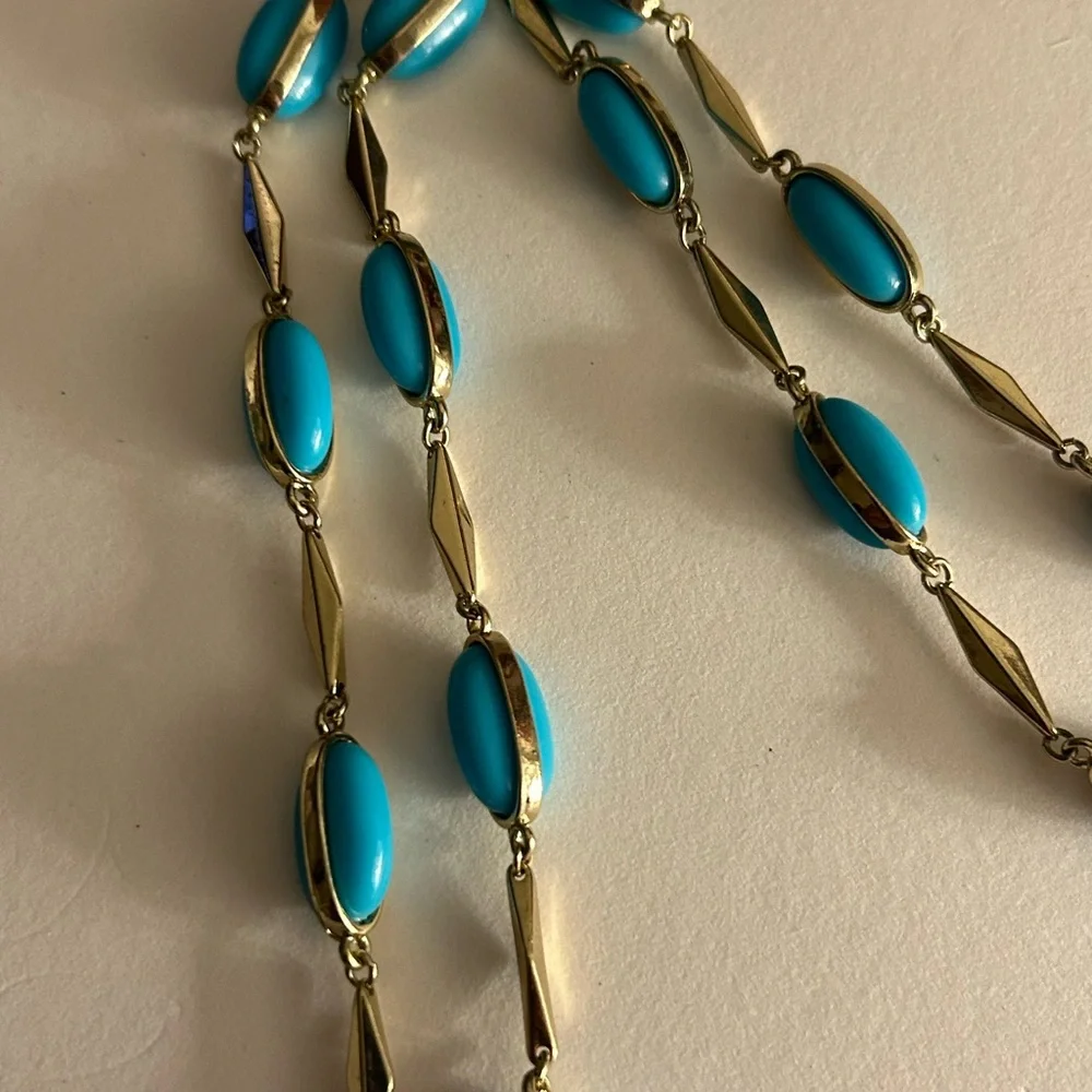 J.Crew Necklace Turquoise double sided Oval Beads, gold Diamond-shape links 34”